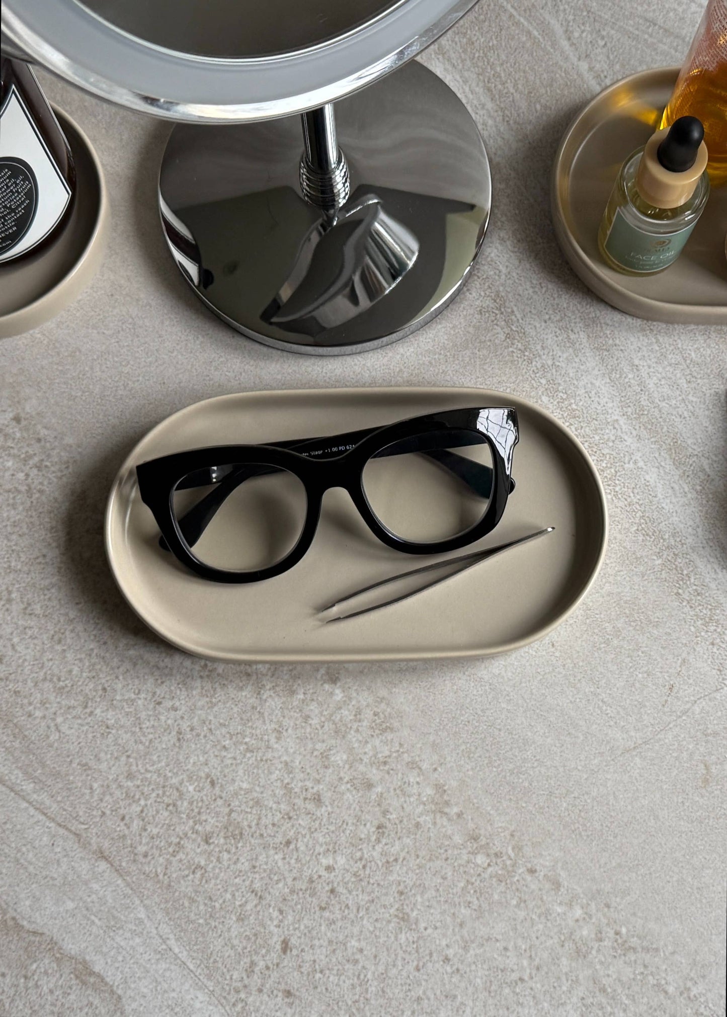 Deco Oval Catchall Tray Small: White