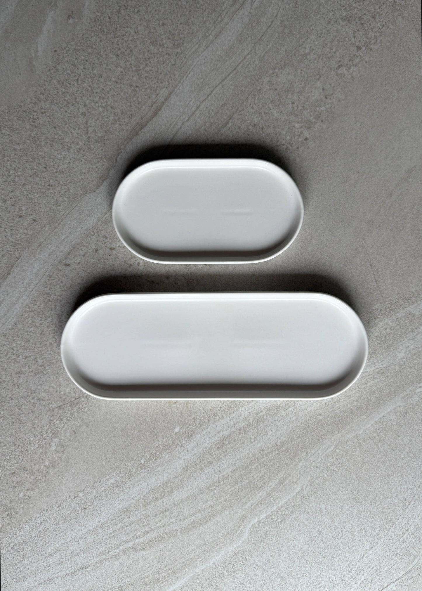 Deco Oval Catchall Tray Small: White