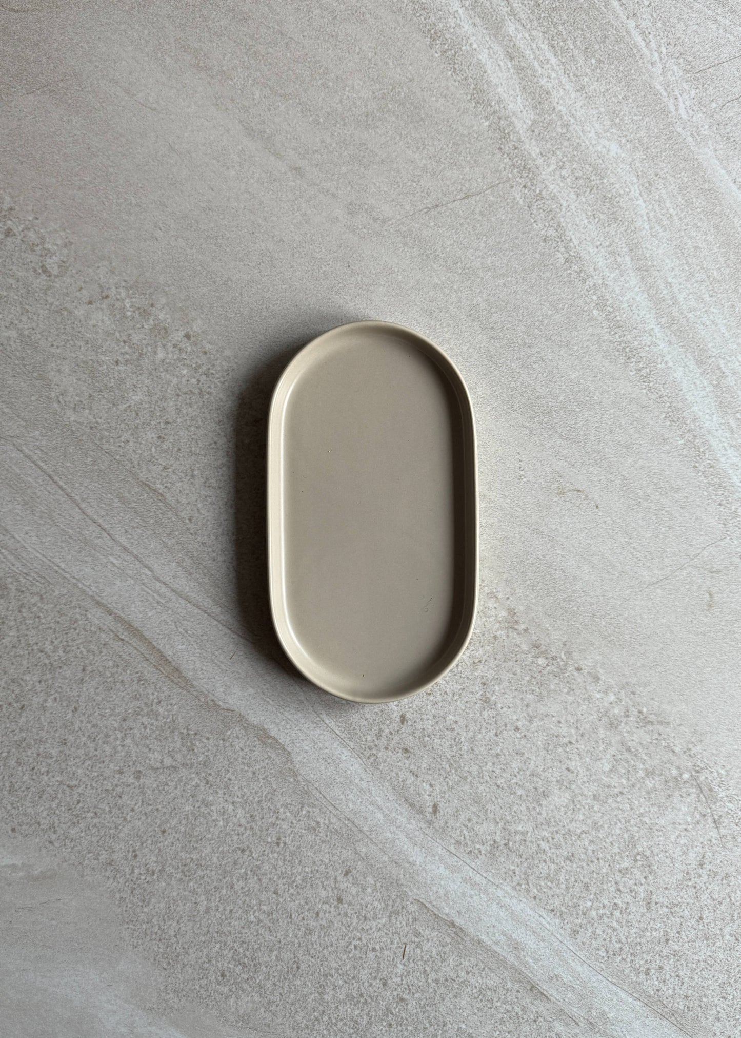Deco Oval Catchall Tray Small: White